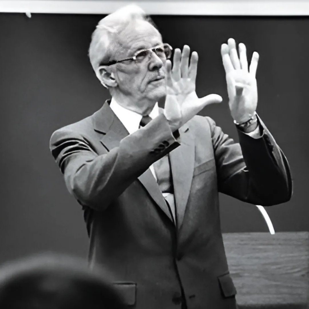 RelearningEcon's tweet image. "Economics has always been preoccupied with equilibrium. That’s like analyzing how a car works by studying a parked vehicle."

-Jay Forrester