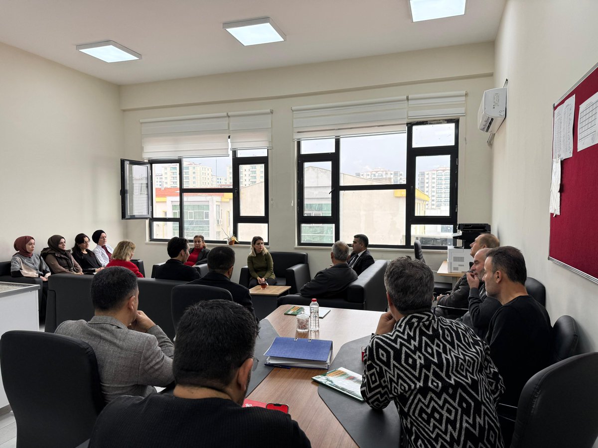 🇹🇷 İLK DERSİMİZ BAYRAK SEVGİSİ 

📍 Nurettin Topçu İlkokulu 

🔸İlçe Millî Eğitim Müdürümüz Sn. Kayahan Subaşı, 2025-2026 Eğitim-Öğretim Yılının 2. Dönemin ilk dersinde Nurettin Topçu İlkokulu’nda bayrak törenine katıldı.

🔸Ziyaret kapsamında okul idaresi, öğretmenler ve