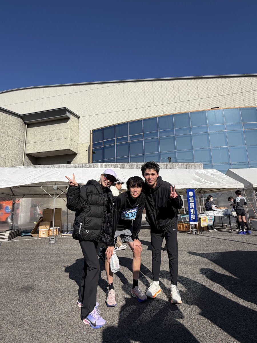 n_nom9's tweet photo. 口熊野マラソン🏃‍➡️✨
数年ぶりにふるさとの街を走ることができました！

すごく自然溢れるあたたかい所で、公認レースなのだけど。
歩道を走る事に驚き！車道走ってるときに
車で抜かされるのに驚き😯
とても楽しくてサプライズだらけのRunでした🍊（フルマラソンのコースは記録狙いやすいとの事） https://t.co/xykvQdtCEy