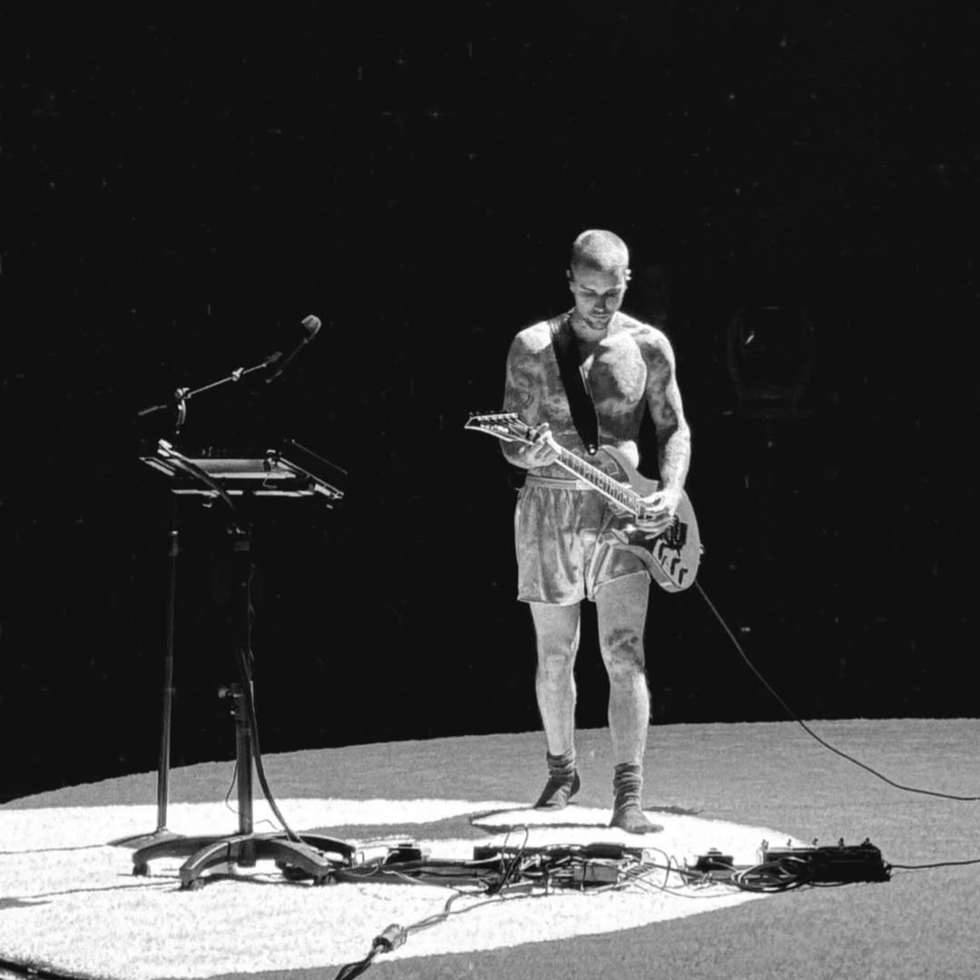 biebercentraI's tweet photo. .@Cosmopolitan ranks Justin Bieber’s performance as the second-best performance at the 2026 #GRAMMYs.

“[H]e hit the stage in nothing but his underwear, allowing for his buttery smooth vocals, guitar work, and looping pedal to do all the heavy lifting for his performance.” https://t.co/F9OmUzNYtL