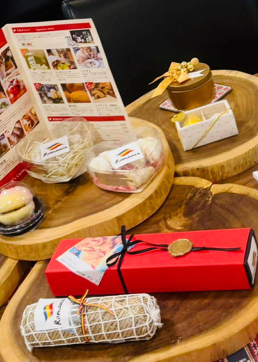 AmbRaetchi's tweet image. 「東京の国際スーパーのメッカ」と称されるナショナル麻布スーパーマーケットと、東京圏を拠点とするルーマニア人生産者および日本市場での成長が見込まれるルーマニア産品の輸入業者を対象としたマッチングイベントを開催いたしました。本イベントでは、ルーマニアの経済・文化プロフィールの紹介に加…