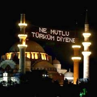 AyAtaTurk_'s tweet photo. Dualarımızın kabul olduğu, İbadetlerimizin makbul olduğu, 
Tüm insanlığın sağlık, mutluluk, barış, huzur bulduğu,
Bütün sıkıntılarımızın sona erdiği,
Tertemiz yeni bir manevi yılın başlangıcına vesile olduğu...
 Bir Berat gecemiz olsun. 

🌙#BeratKandili'miz
       Kut'lu Olsun🤲 https://t.co/wec4zptcEm