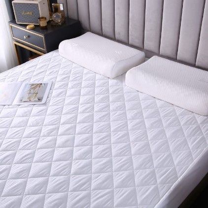 digetextile's tweet image. This sleek white bed skirt boasts a classic diamond stitch pattern and stretchy elastic edges for a snug, wrinkle-free fit. It elevates your bedroom’s polished look and protects your mattress from daily wear and tear.🛏️ dglinen.com #BeddingEssentials  #HomeTextiles