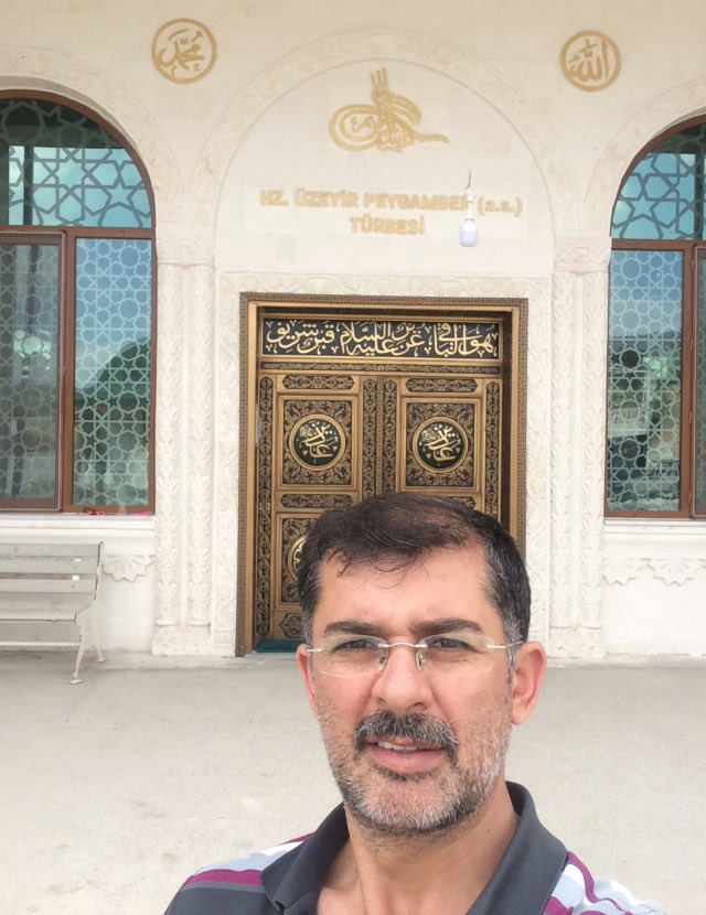 Berat gecesi hakkında Peygamberimiz(s.a.v) buyurmuşlar: Allah(c.c) bu gece bütün Müslümanlara mağfiret buyurur,ancak kâhin,sihirbaz,çok kin güden,içkiye düşkün olan,ana babasını inciten,zinaya ısrarla devam eden müstesna(t-TerhibII/118)
Gecenin feyizinden istifademiz ziyade olsun