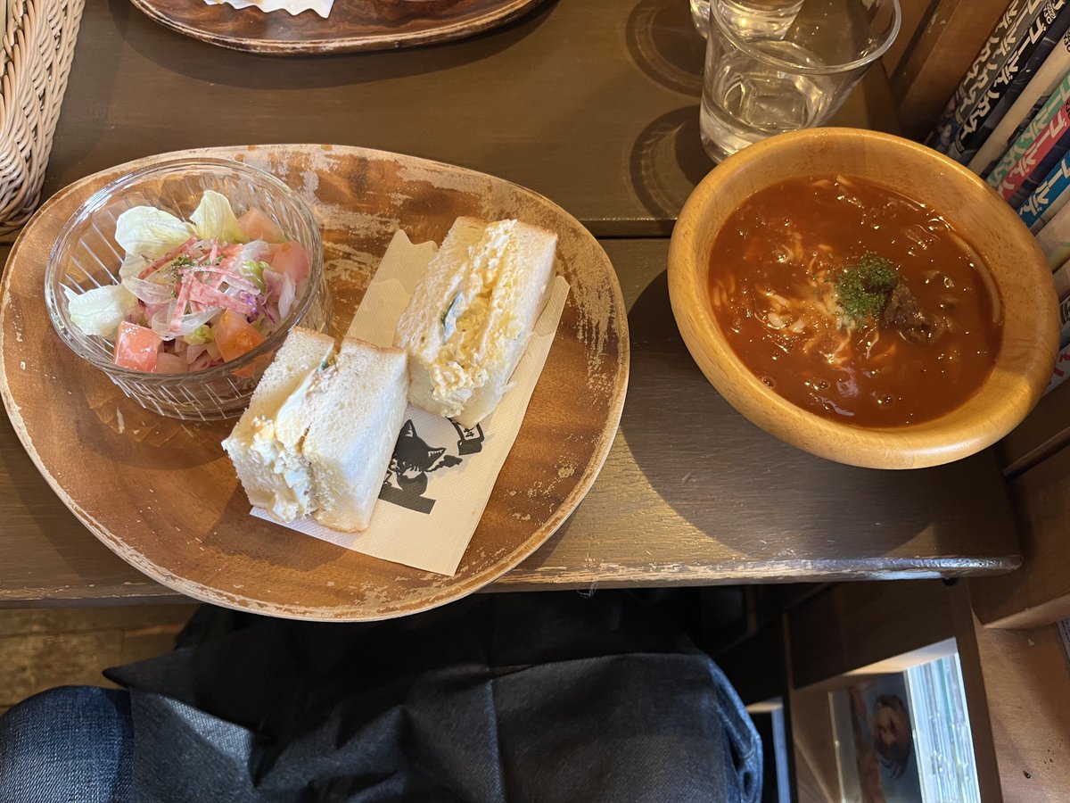 昔の中大生はな、デートできる場所も限られてたんだよ。

ヅメちゃんを多摩センター→中大→あんず村と引き摺り回してました。

あんず村には変ゼミ11巻が置いてありました。あんず村が登場するんですよ。
ちょうど作中と同じ席に座れた。 