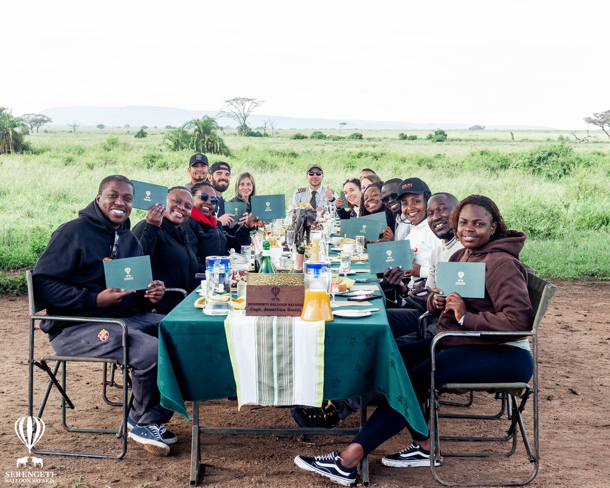 BontelSafaris's tweet image. Float into sunrise over the endless Serengeti plains 🎈🌅
A hot air balloon safari—where wildlife, wonder, and wow moments meet.
#Serengeti #BalloonSafari