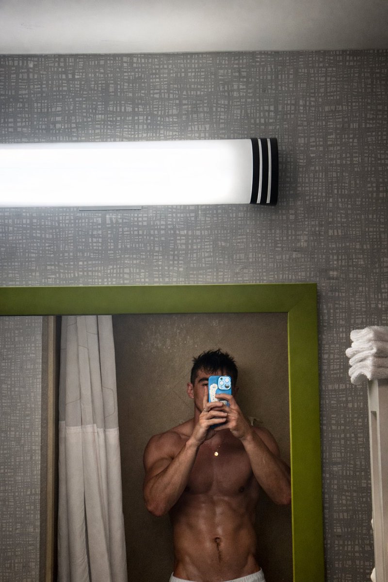 MaxInControl's tweet photo. Shower time https://t.co/5avFz06Kut