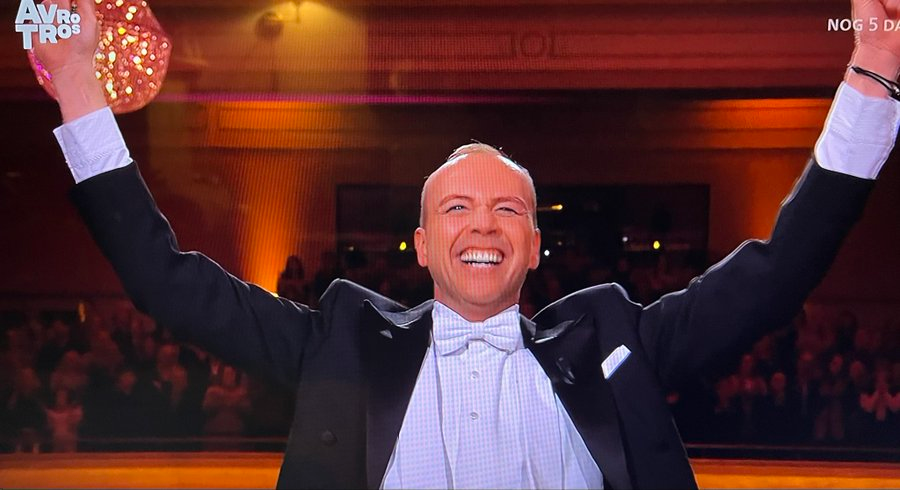 ninejeani's tweet photo. #jamai #maestro
Wat een feest, dit programma! En wat een verdiende winnaar.
Een belangrijke bijvangst is dat het het stigma dat klassieke muziek moeilijk en elitair is, verder onderuit haalt. https://t.co/oDkenFtfbR
