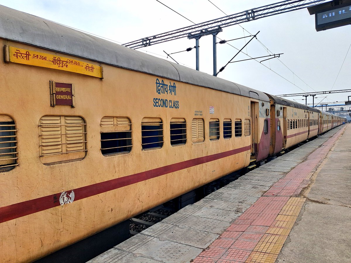 dausa_junction's tweet photo. Back On Tracks After 5 Long Years 
54355/56 Bareilly Bandikui Bareilly Passenger https://t.co/RcnGr5r6kR