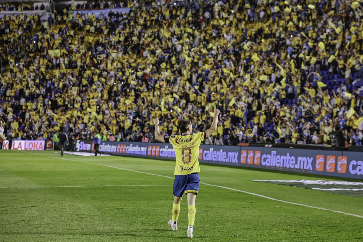 Alvaro10fidalgo's tweet image. Hoy os hablo con el corazón en la mano.
El 1 de febrero de 2021 me monté en el avión con muchos objetivos, crecer, disfrutar, trascender y ganarme el cariño de un club gigante con millones de aficionados. Tenía una idea del equipo y el País al que llegaba, pero todo superó mis…