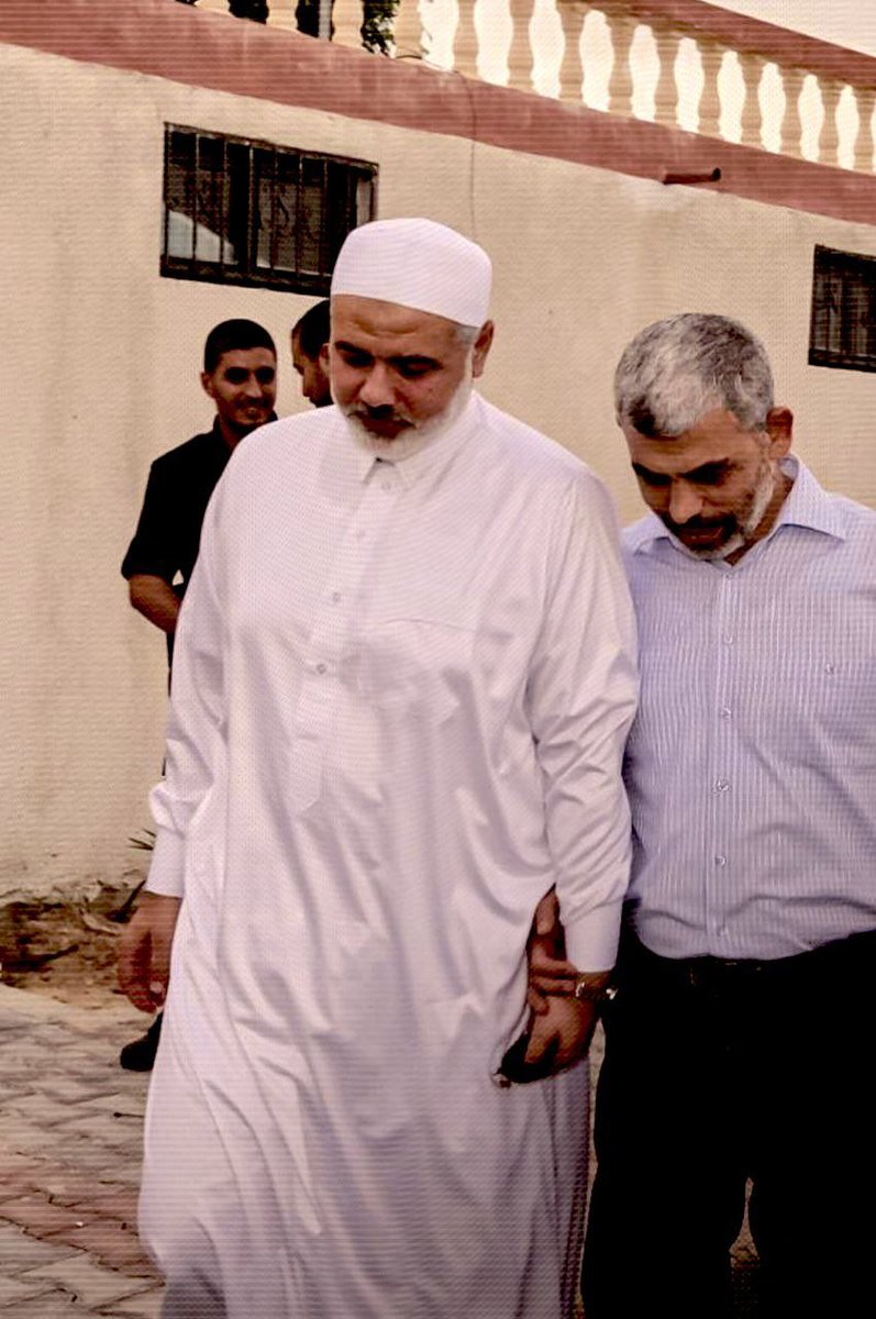 İsrail savunma bakanı bu cennet yüzlülere:

'İnsansı hayvanlarla savaşıyoruz.' demişti.

Adl-i İlahî,
Asıl bu yiğitlerin dünyanın en  canavar vampir yaratıklarıyla savaştığını tüm dünyaya gösterdi..