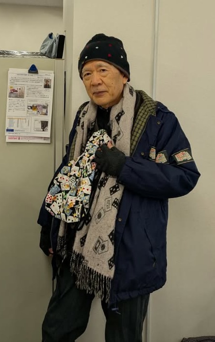 A Man in ‘Suits ♠♡♢♣’　　ブリッジならではの楽しみ、お洒落

ブリッジが身近になり楽しくなってきた頃、身の回りにスーツのモチーフのあるものを１つや２つ、或いはそれ以上に持った経験のあるプレイヤーは少なくないと思います。（試合会場でお見掛けすることがよくあります。）