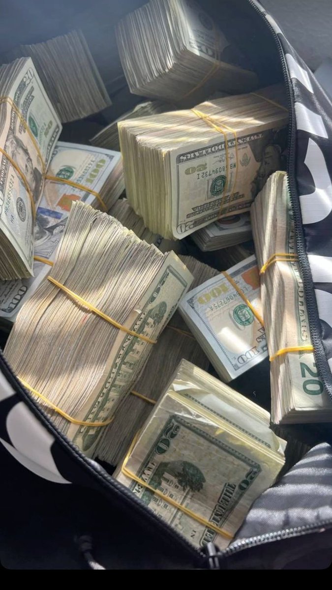 DiamondNutsGuy's tweet image. Here is what I am going to do, take some of this cash, deposit it in the bank. Then I will buy some Solana with it, and give some away to a couple people who RT and reply. The amount could vary from two hundred to $2,000