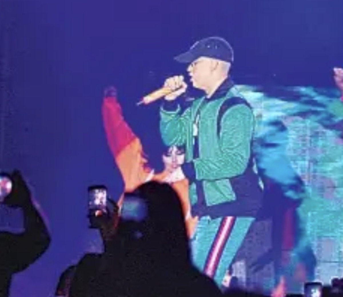 JosueValiente47's tweet photo. Bad Bunny se convierte en el primer artista en cantar en un pabellón de CIFCO y ganar el Grammy a Álbum del Año 🤯. https://t.co/6X1NKRTEzz