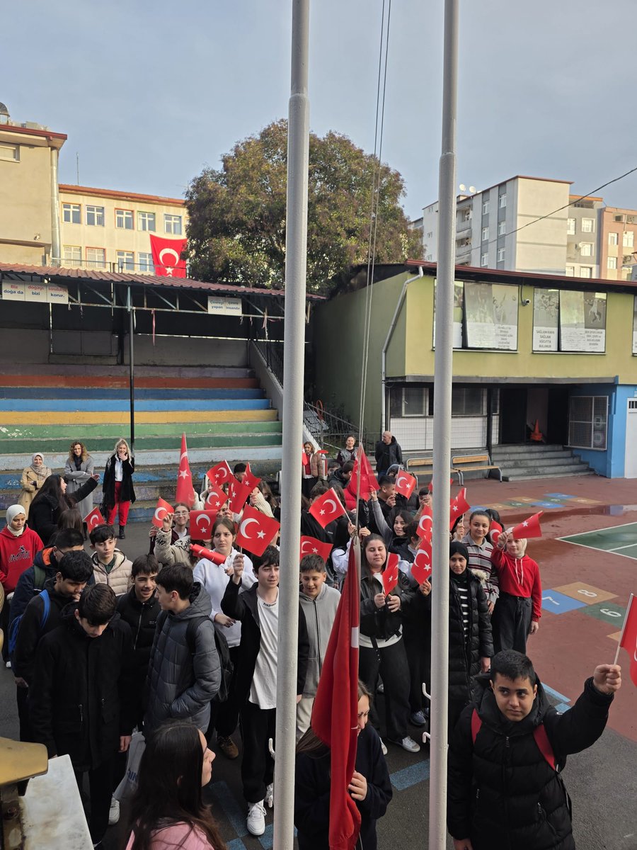 #BayraklaBaslayanOkul