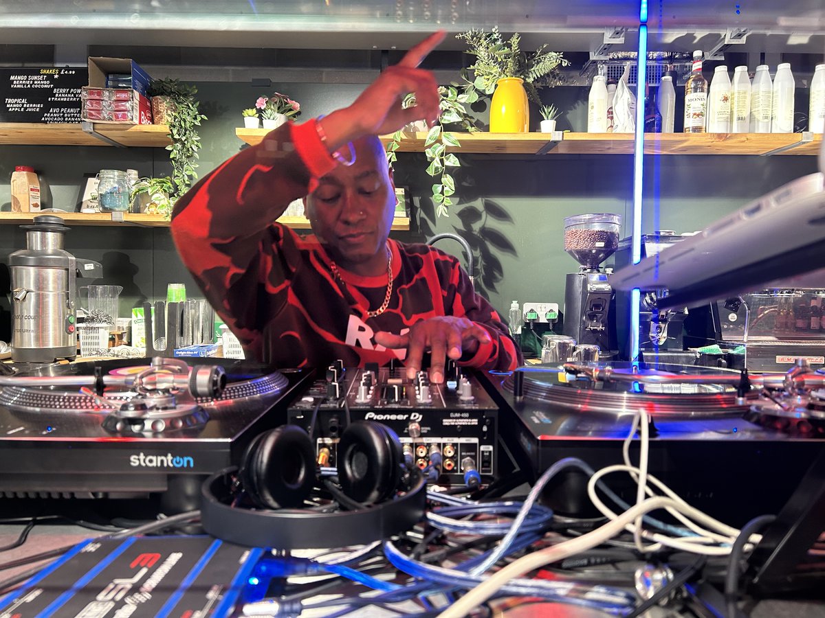 Itch Radio tweet media