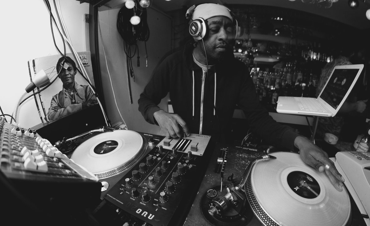 Itch Radio tweet media