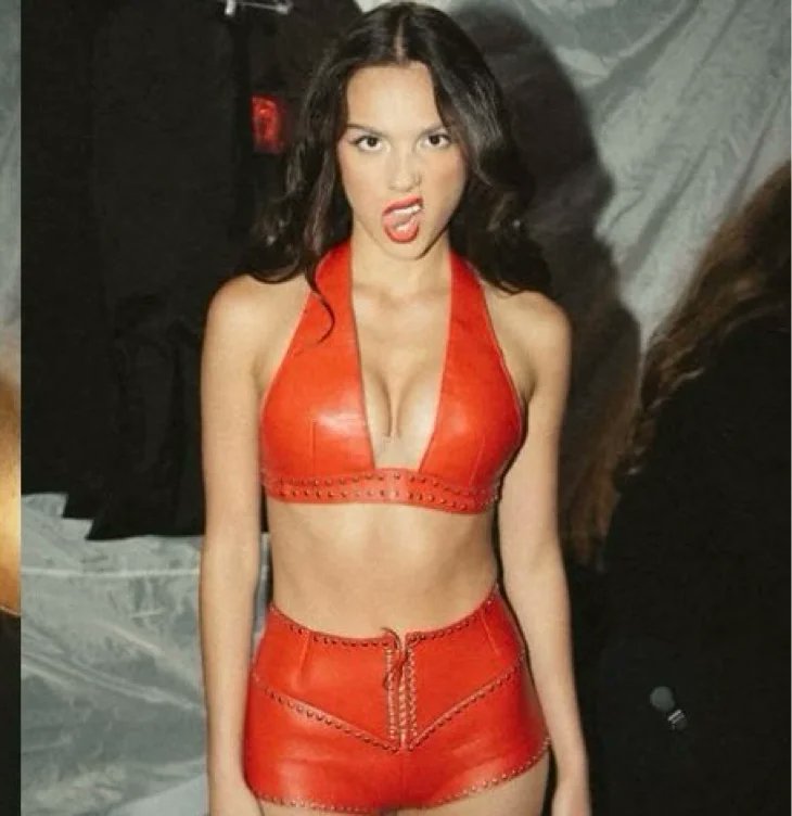 foot boy tweet media