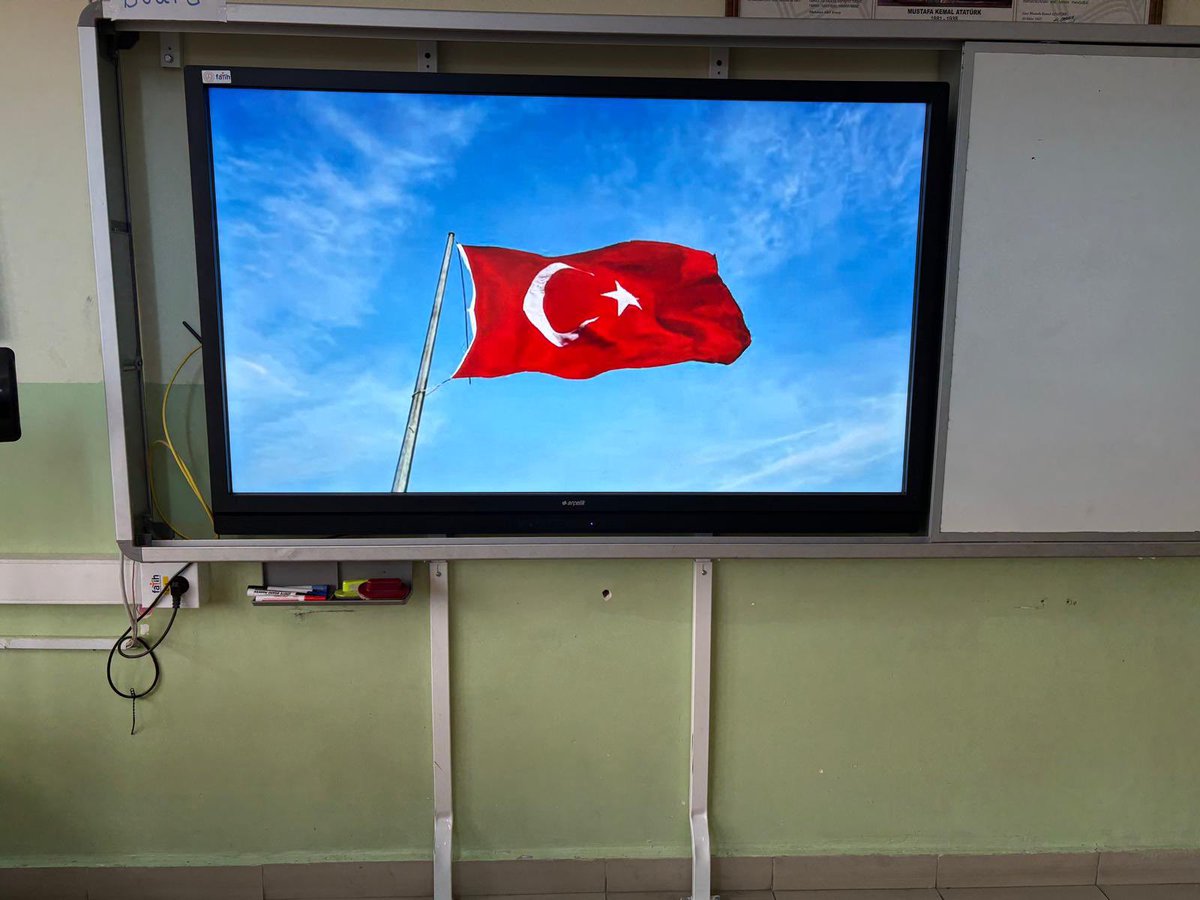 alpayd71's tweet photo. Yarıyıl tatilinin ardından ilk dersimize “Bayrak Sevgisi” ile başladık.
Millî kimliğimizin sembolü olan şanlı bayrağımızın sevgisiyle yoğrulmuş; değerlerine bağlı ve bilinçli nesiller yetiştirmek için yeni dönemimiz Bayrak Teması…
#BayraklaBaşlayanOkul
@tcmeb
@kirikkalemem https://t.co/CLEMj9EcYT