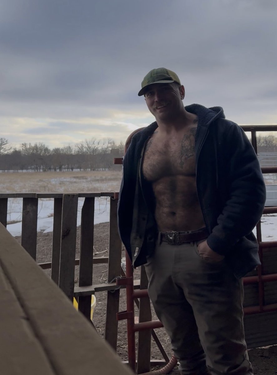 JackedRancher's tweet image. We're finally out of the cold spell 🌤️ #RanchLife #CattleLife #WorkingRanch #CowboyLife  #AnimalHusbandry #Stockman #CropLife #PlantingSeason #SoilHealth #RegenerativeAg #newbornbaby @Bradleythor001