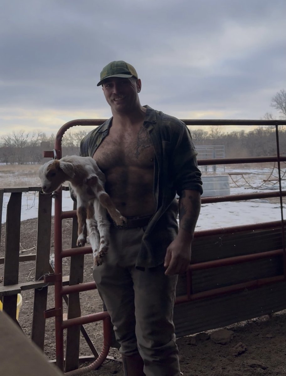 JackedRancher's tweet image. We're finally out of the cold spell 🌤️ #RanchLife #CattleLife #WorkingRanch #CowboyLife  #AnimalHusbandry #Stockman #CropLife #PlantingSeason #SoilHealth #RegenerativeAg #newbornbaby @Bradleythor001