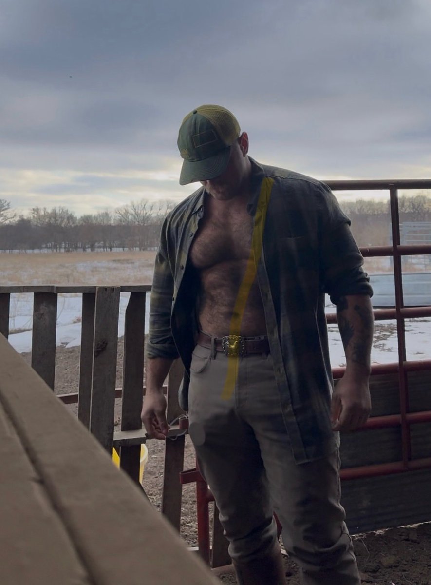 JackedRancher's tweet image. We're finally out of the cold spell 🌤️ #RanchLife #CattleLife #WorkingRanch #CowboyLife  #AnimalHusbandry #Stockman #CropLife #PlantingSeason #SoilHealth #RegenerativeAg #newbornbaby @Bradleythor001