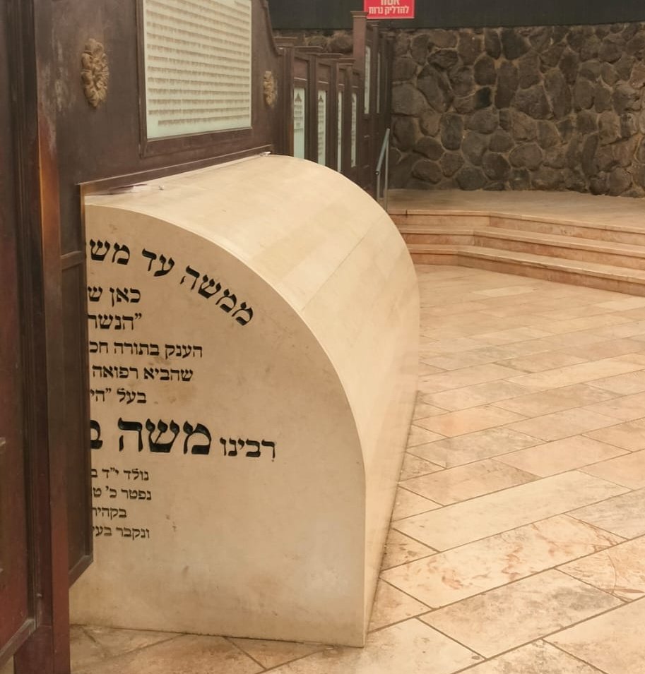 מזל טוב! בכל תפוצות ישראל יחגגו הערב את מחזור הלימוד ה-45 של הרמב"ם היומי, במתכונת של שלושה פרקים ליום. במקביל יסתיים המחזור ה-15 במסלול הקל יותר, של לימוד פרק אחד ביום. זה הזמן להצטרף ללימוד היומי ברמב"ם כתקנת הרבי מליובאוויטש ולזכות לסיים את כל התורה כולה