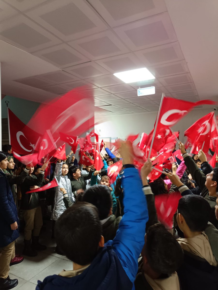 CelikhanIlce's tweet photo. Her yeni günde ay yıldızlı bayrağımızın altında atılan adımlar,
evlatlarımızın kalbinde vatan sevgisi, millet bilinci ve bayrak sevdası olarak kök salar.

#BayrağınGölgesindeEğitim
#VatanMilletBayrak

@tcmeb @Yusuf__Tekin @adiyamanmem @ali_tosun77 @H_Ibrahim2702 https://t.co/c33Swil0kO