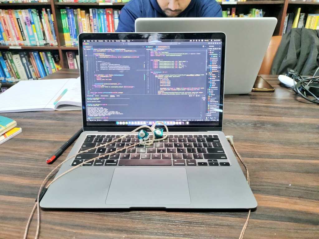 NitAce_149's tweet photo. Came here to be productive, ended up just cleaning my VS Code theme and organizing my desktop. Success? I think so. ¯\_(ツ)_/¯ https://t.co/Ho46UZqGy2