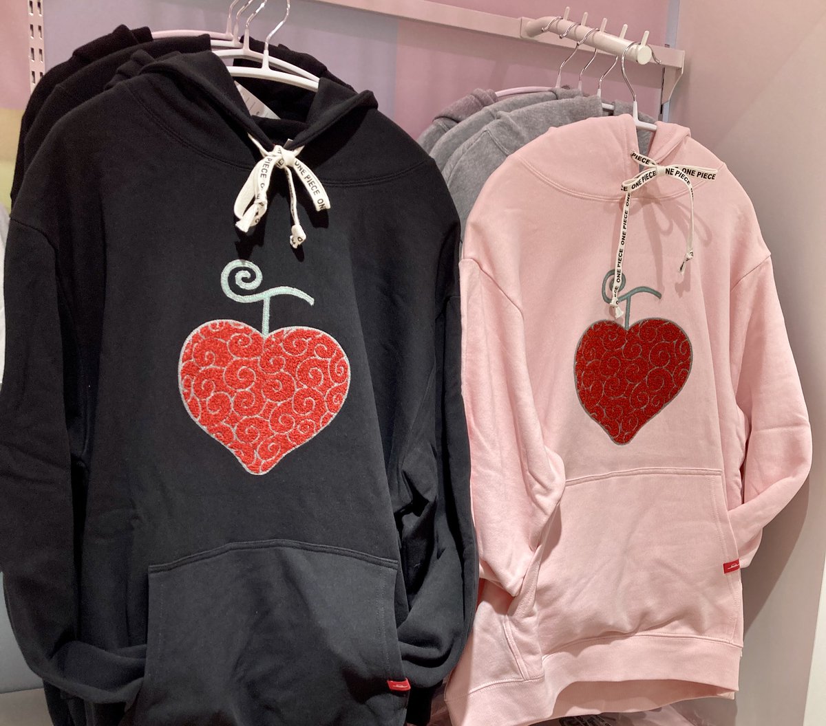 【おすすめ商品】HARAJUKU&amp;オンラインオリジナルグッズ

パーカー サガラ刺繍 オペオペの実 
カラー：BLACK／PINK 
サイズ：S／M／L 
各7,700円（税込）   

モデル身長：160cm 
着用サイズ：M

好評発売中💗

#麦わらストア #ONEPIECE