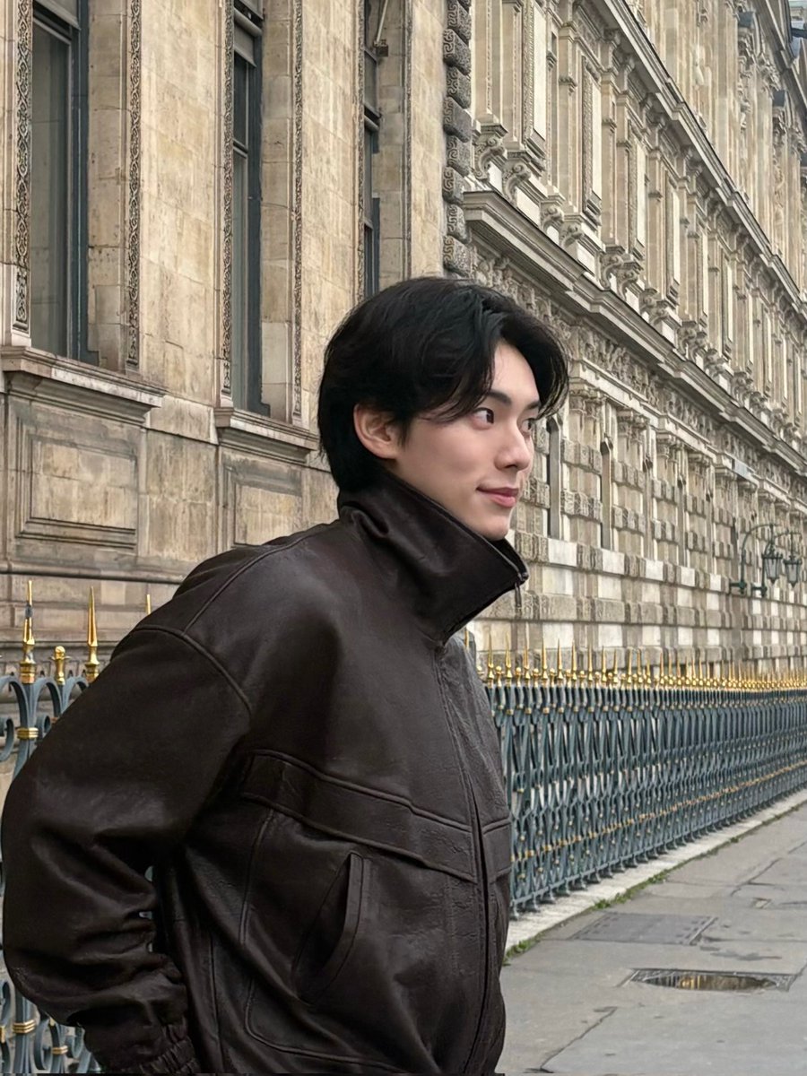 leechaemindaily's tweet photo. Weverse Post | 260202

"Behind the scenes in Paris😉"

#LeeChaeMin #이채민
(1/3) https://t.co/VGmVxx6Ezs