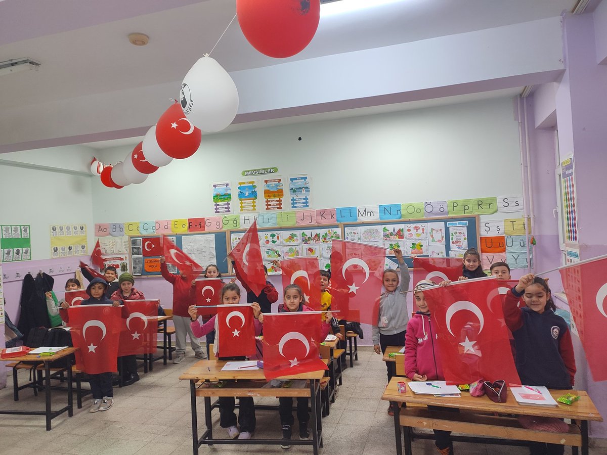 CevizliO's tweet photo. İlk dersimiz bayrak
#BayraklaBaşlayanOkul https://t.co/7qh8H4XD1i