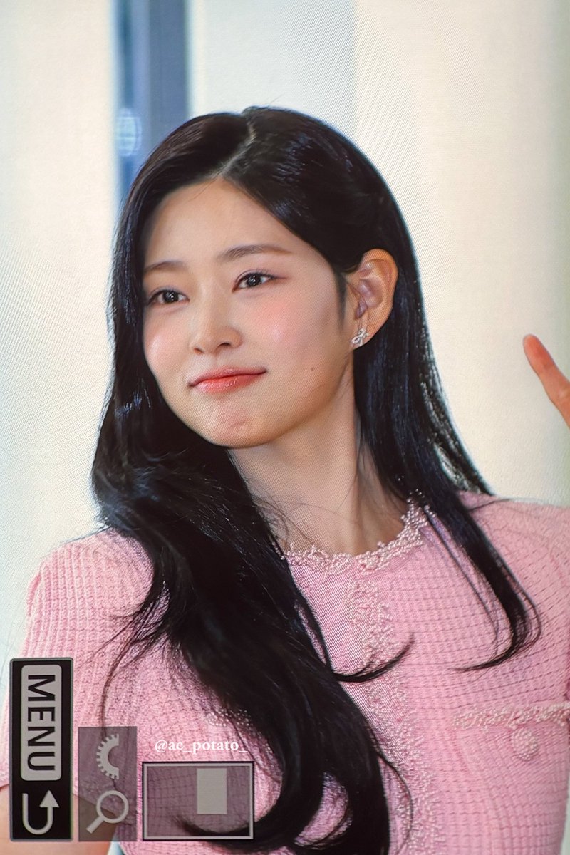 ae_potato_'s tweet image. 260202 파리바게뜨 🥐

#김민주 #민주 #KIMMINJU #ミンジュ #아이즈원 #IZONE