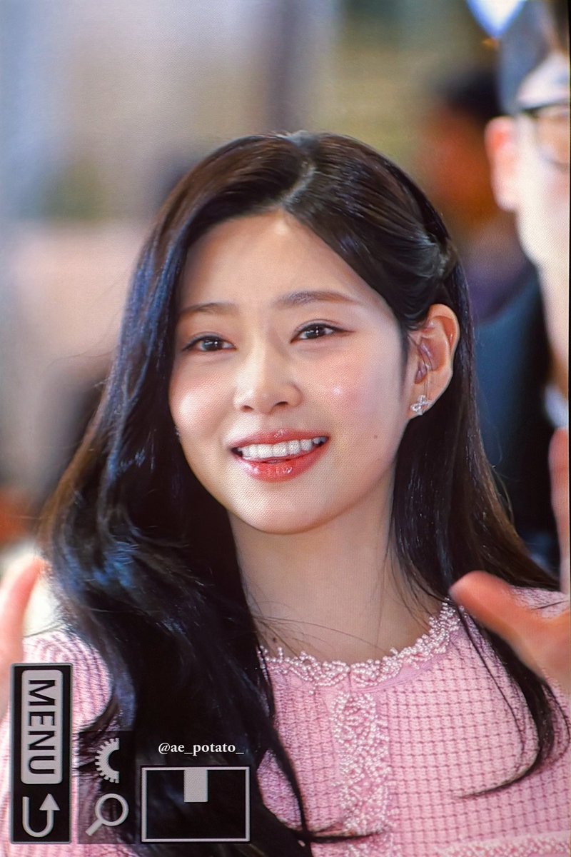 ae_potato_'s tweet image. 260202 파리바게뜨 🥐

#김민주 #민주 #KIMMINJU #ミンジュ #아이즈원 #IZONE