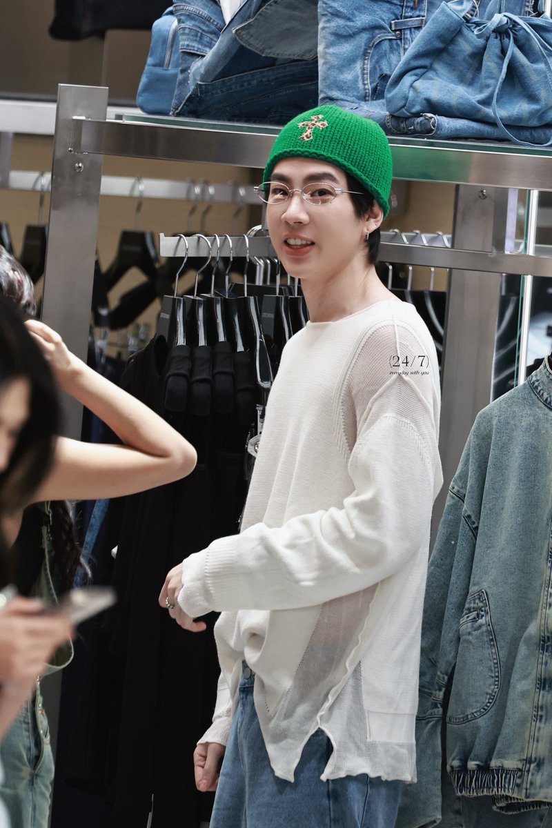 247withuuuu's tweet photo. 02/02/26

Papii is here👨🏻

GWATP DENIM CORNER
#GunATPxGENTLEWOMAN
#กันอรรถพันธ์ #GunAtthaphan 
@AtthaphanP @off_tumcial https://t.co/TJNjIcKLb2