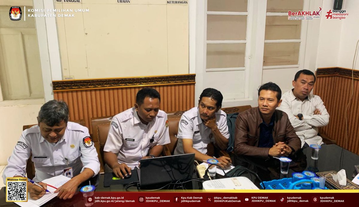 kpu_demakkab's tweet photo. Hai #TemanPemilih,
KPU Demak menggelar Rapat Pleno Rutin pada Senin (2/2/2026) di Kantor KPU Demak.
Rapat ini membahas evaluasi program yang telah berjalan, penyusunan rencana kegiatan satu minggu ke depan, serta penguatan koordinasi lintas divisi.
#KPUDemak
#KPUMelayani https://t.co/IOWPhmqwyE
