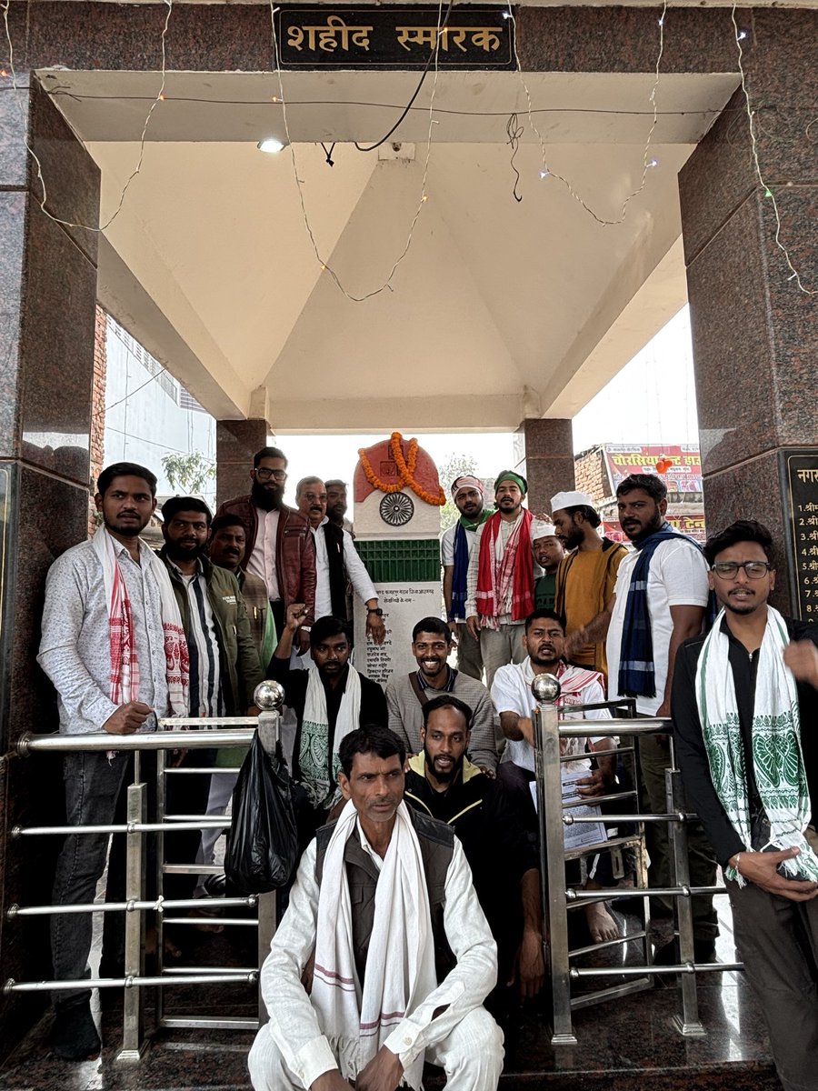 mgnregabachao's tweet photo. MGNREGA Bachao Yatra | Day 17 | Mau 

Yatra started from Madhuban, Mau today and moved towards Majhwara via Dargah Market and Sipah Market, taking the message of resistance against anti-labour changes in MGNREGA to villages and workers.

#MGNREGABachao
#MGNREGABachaoYatra
#MGNREGABachaoSangram