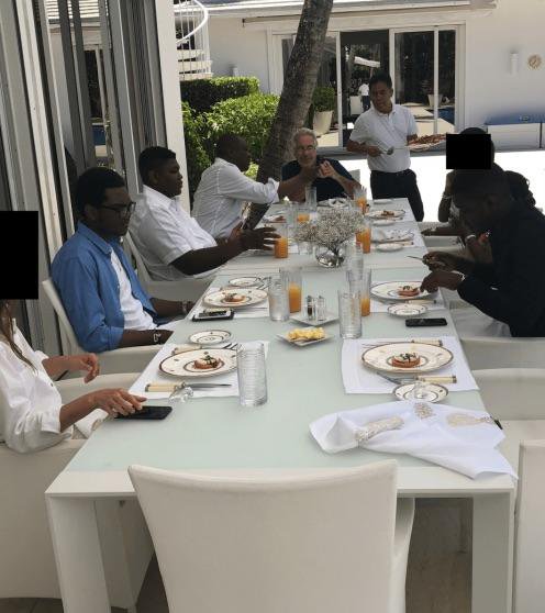 lemedia100filtr's tweet photo. 🔎 RÉVÉLATIONS : Jeffrey Epstein et la Côte d’Ivoire 🇨🇮

Selon des documents récemment divulgués et accessibles au public, Jeffrey Epstein aurait eu des contacts en Côte d’Ivoire autour de 2013–2014. Ces échanges auraient concerné d’éventuelles discussions sur des technologies de sécurité et de surveillance, en lien avec des partenaires israéliens.

📄 Un extrait d’un document (Dataset 10) évoque notamment la possibilité d’une rencontre avec Hamed Bakayoko, alors ministre de l’Intérieur. Dans ce document, il est mentionné de manière informelle comme un « jumeau ivoirien ».

👥 Les fichiers font également référence à des interactions impliquant la famille Bakayoko et d’autres personnalités, selon certaines sources issues de leaks et de reportages publics.
⚠️ Toutefois, ces informations ne sont pas confirmées officiellement et ne prouvent aucune activité illicite.

📊 Fait marquant : la Côte d’Ivoire apparaît plus de 700 fois dans les fichiers liés à l’affaire Epstein, ce qui souligne l’intérêt porté à la région.

📌 Ces informations sont partagées à titre informatif, à partir de sources ouvertes, et ne visent pas à accuser qui que ce soit. Elles interrogent néanmoins sur l’existence de réseaux internationaux et de connexions peu connues.

💬 Qu’en pensez-vous ?

Sources en bio pour vérification.

https://t.co/bJbRGWKJeN

#𝐄𝐩𝐬𝐭𝐞𝐢𝐧𝐅𝐢𝐥𝐞𝐬 #𝐂𝐨𝐭𝐞𝐝𝐈𝐯𝐨𝐢𝐫𝐞 #𝐅𝐚𝐦𝐢𝐥𝐥𝐞𝐁𝐚𝐤𝐚𝐲𝐨𝐤𝐨 #lemedia100filtre #𝐑𝐞́𝐯𝐞́𝐥𝐚𝐭𝐢𝐨𝐧𝐬