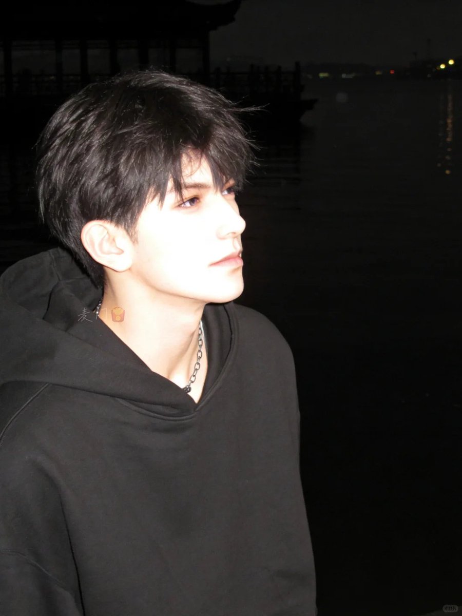 散歩中の写真

cr🍠：麦门信徒🍟

#恋と深空 #LoveandDeepspace #マヒル #Caleb