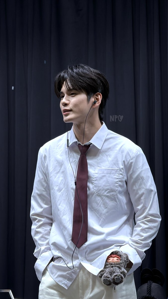: เมื่อกี้เจอคนล้วงกระเป๋าว่ะ
: เฮ้ย แล้วเป็นไงบ้าง
: หล่อ

#องซองอู #옹성우 #ONGSEONGWU
