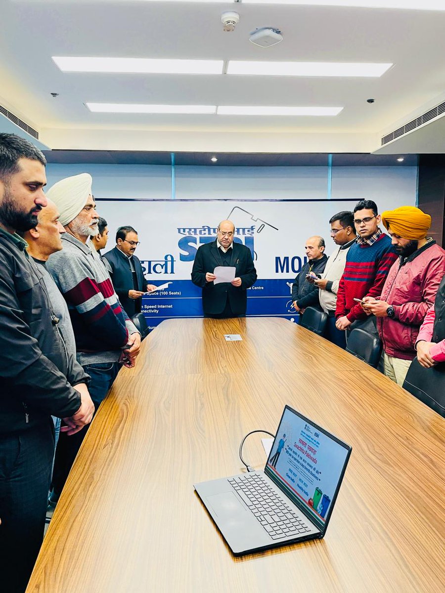 STPIMohali's tweet photo. Sh. Shailendra Tyagi, Director @STPIMohali  administered the Swachhta Pledge under #SwachhtaPakhwada from 01.02.2026 to 15.02.2026 and encouraged employees to actively participate in the campaign for clean environment &amp; better sanitation. @arvindtw  @Shail2108   #STPIINDIA https://t.co/ZXkcgxqp7Q