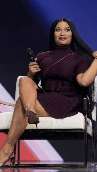 itsactuallysats's tweet photo. @NICKIMINAJ i meannn look who’s talkin https://t.co/tUnRCMb3Uo