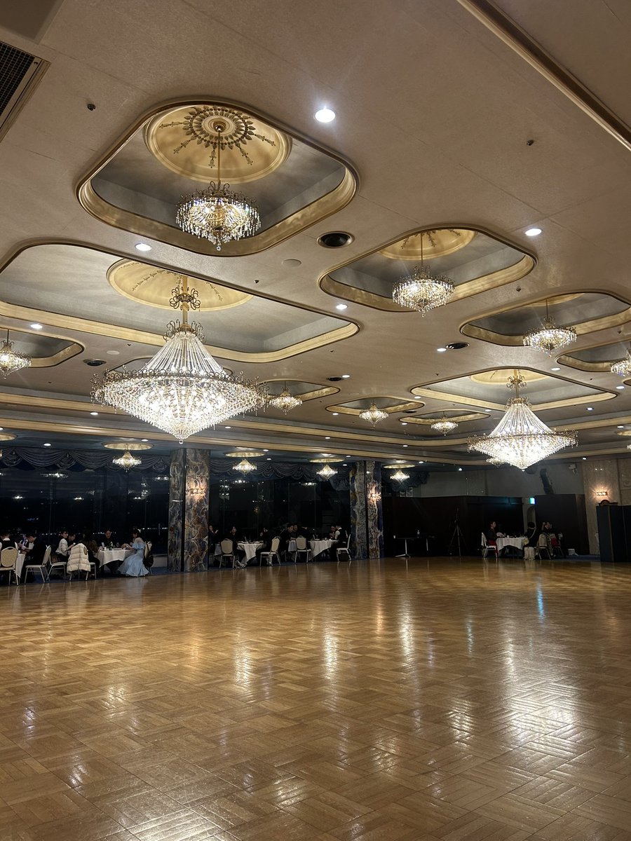 昨日2時間しか寝てないのに今日はたくさん歩いたよ🚶取り急ぎアカオで踊って&amp;飲んでくださったみなさまありがとうございました💃🍻