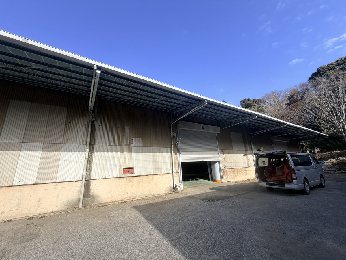 備品・什器が多くなったので倉庫を借りました〜！