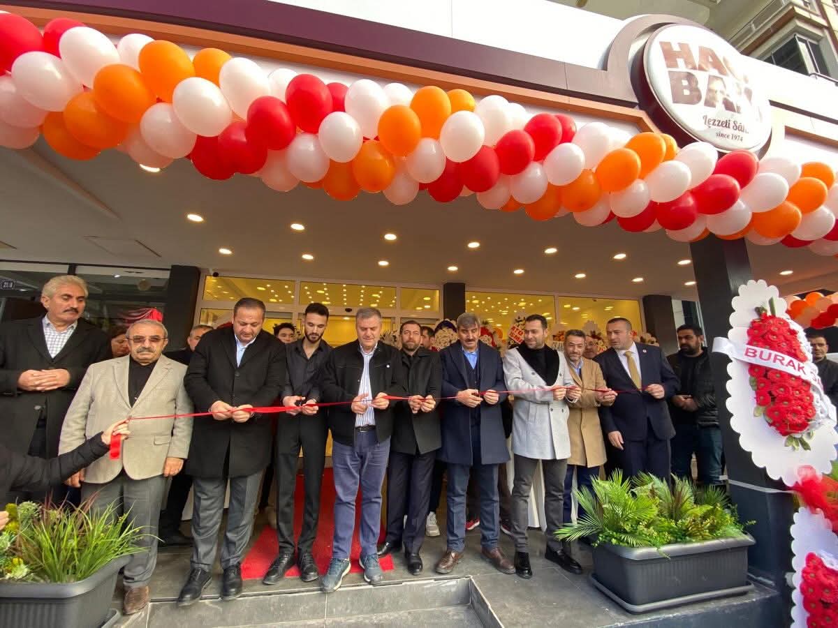 avbakidemirbas's tweet image. AK Parti Çubuk İlçe Başkanımız Başkanı Ahmet Kılıç ile birlikte ilçemizde hizmete başlayan Hacı Baki Pastanesinin açılışını gerçekleştirdik.

Hayırlı olsun, Allah bereketli eylesin.

#Çubuk #ÇubukBelediyesi #BakiDemirbaş
#AhmetKılıç 
#HayırlıOlsun