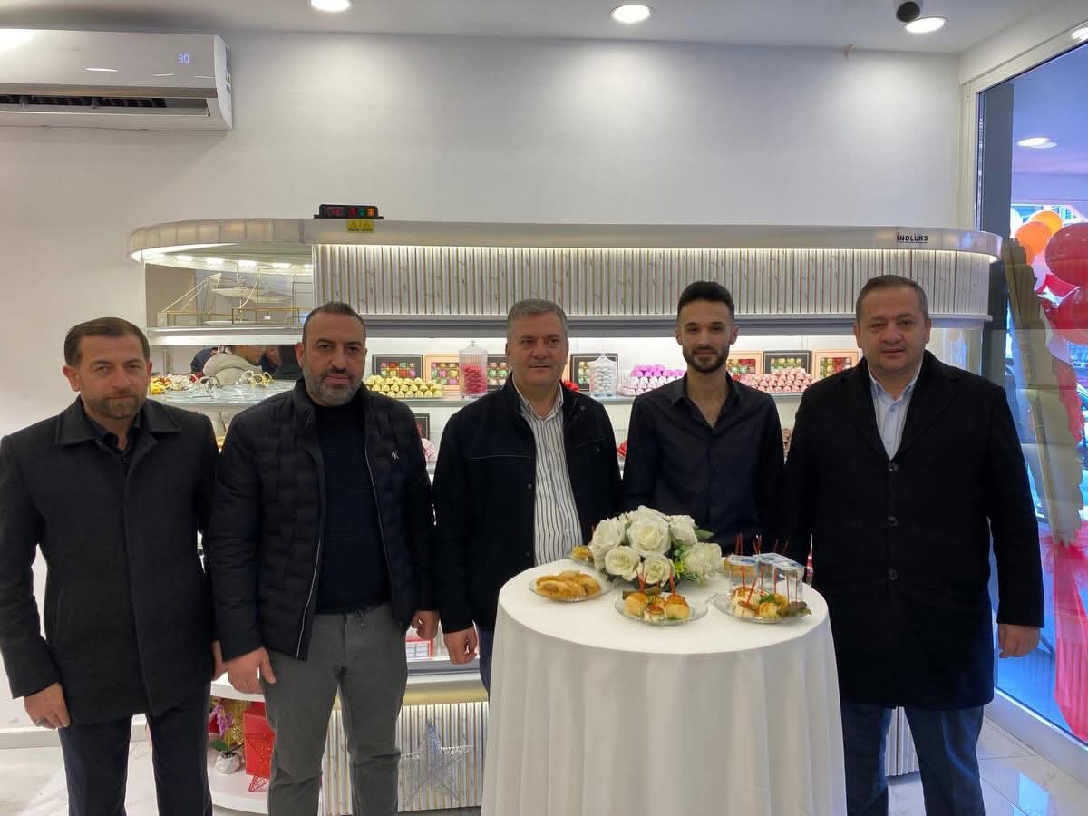 avbakidemirbas's tweet image. AK Parti Çubuk İlçe Başkanımız Başkanı Ahmet Kılıç ile birlikte ilçemizde hizmete başlayan Hacı Baki Pastanesinin açılışını gerçekleştirdik.

Hayırlı olsun, Allah bereketli eylesin.

#Çubuk #ÇubukBelediyesi #BakiDemirbaş
#AhmetKılıç 
#HayırlıOlsun