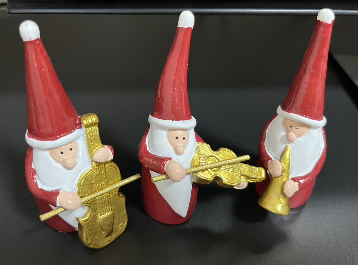 12月にクリスマスマーケットで買ったサンタさんたち🎄
この子達かわいすぎて飾ったままだけど、2月だしさすがにしまわないといけない。。

▼楽天モバイル従業員紹介CPはこちら
r10.to/hNkcJb