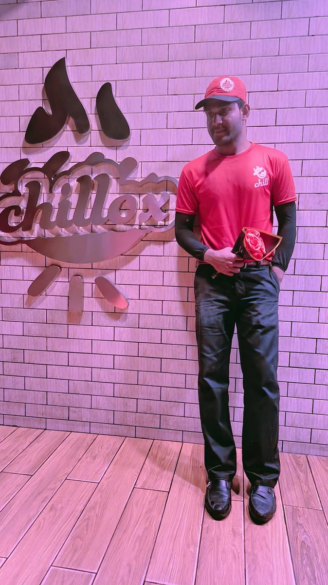 MdAlAmin_0's tweet photo. জীবন কখনো এক জায়গায় থেমে থাকে না, প্রতিটা ধাপেই লুকিয়ে থাকে নতুন অভিজ্ঞতা আর নতুন শিক্ষা। চিলক্স ধানমন্ডি, ঢাকা এই জায়গাটায় শুধু চাকরি না, এটা আমার পরিশ্রমের গল্প। প্রতিদিন নতুন মানুষের হাসি, ব্যস্ত সময়, আর নিজের দায়িত্বটা ঠিকভাবে পালন করার চেষ্টা। https://t.co/TeqOMas7Q6