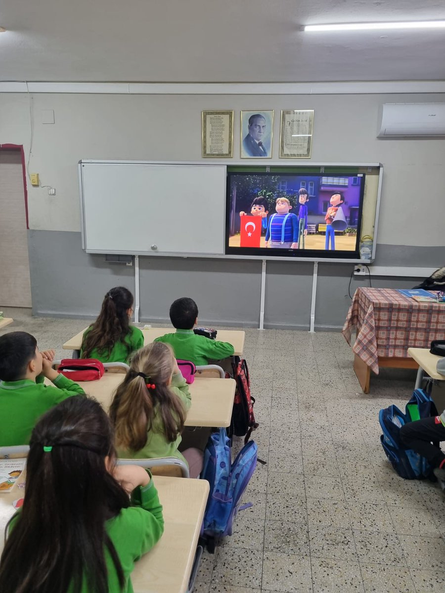 #Bayraksevgisi #BayrakVatandir #BayraklaBaşlayanOkul <a href="/bulent_akhan20/">Bülent AKHAN</a> <a href="/denizlimem/">Denizli İl Millî Eğitim Müdürlüğü</a> <a href="/tcmeb/">Millî Eğitim Bakanlığı</a> <a href="/Yusuf__Tekin/">Yusuf Tekin</a> <a href="/emre_caliskan/">Emre Çalışkan</a>