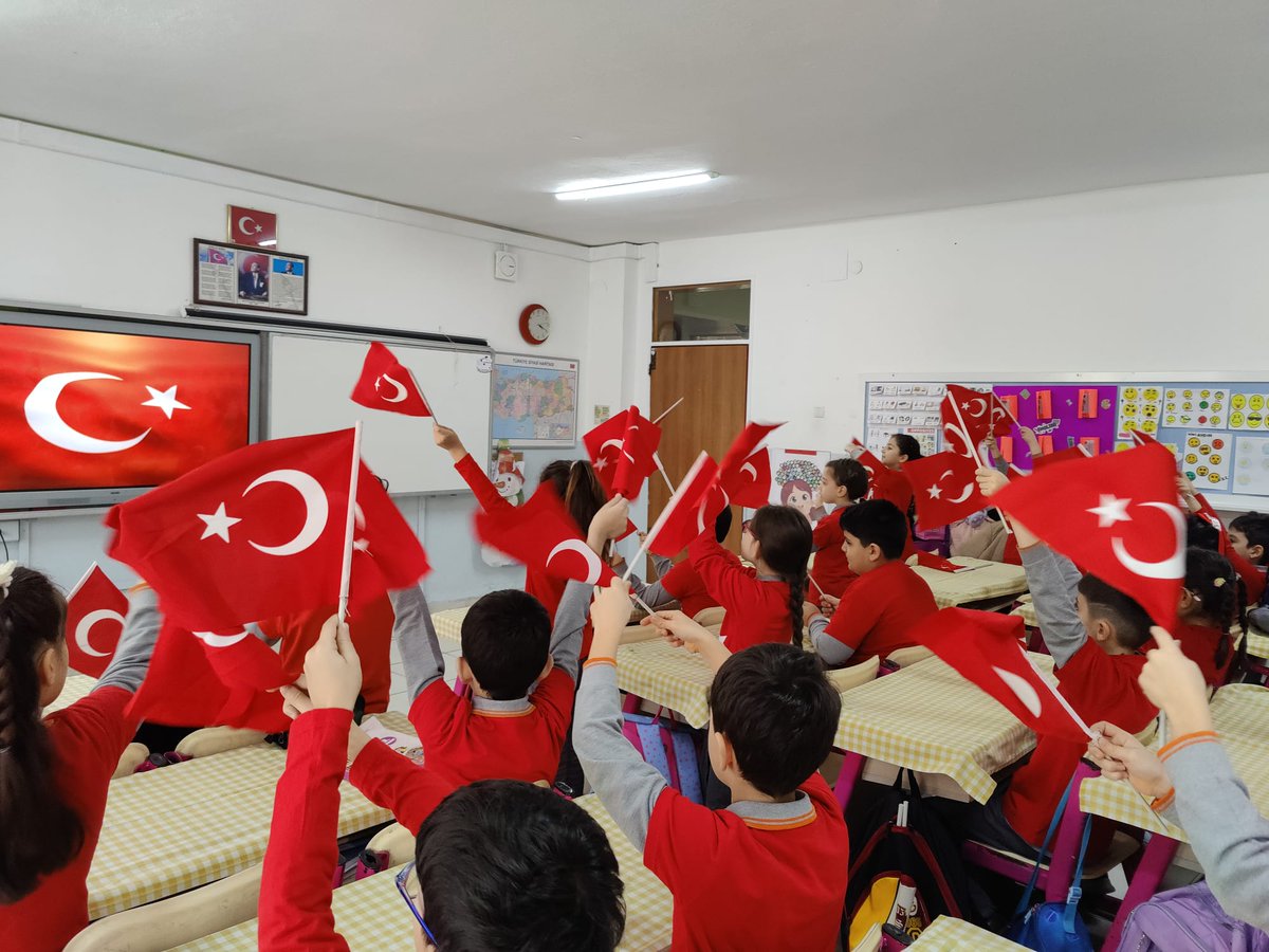 İstiklalin, vatan sevgisinin ve milli bilincin sembolü olan Bayrağımız, bugün sınıflarımızda ilk ders oldu.
#BayraklaBaşlayanOkul
#YüreğimizBayrakGeleceğimizVatan
<a href="/tcmeb/">Millî Eğitim Bakanlığı</a> <a href="/Yusuf__Tekin/">Yusuf Tekin</a> <a href="/ZonguldakMEM/">Zonguldak İl Millî Eğitim Müdürlüğü</a>  <a href="/uygarkeskin/">uygarkeskin</a> <a href="/cevatcevik67/">Cevat Çevik</a> <a href="/yuksel0506/">Yüksel Önder</a> <a href="/YakupKe13956642/">Yakup Keleş</a> <a href="/ErhanYalcin6767/">Erhan YALÇIN</a>